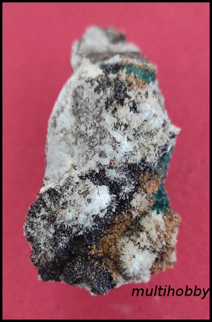 Mineral - Aragonit
(Floare de fier) 
Siderit 
Mineralsedentar de Cuoru
(Malachit)