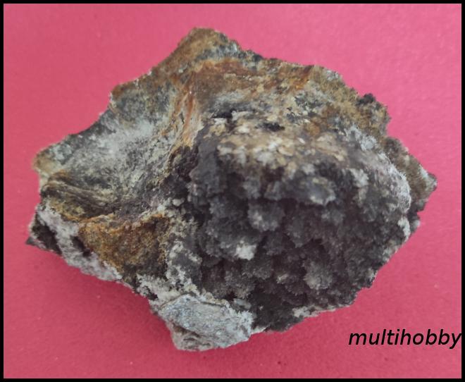 Mineral - Aragonit
(Floare de fier) cu 
Limonit