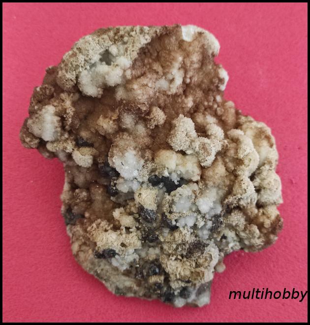 Mineral - Calcita Cu 
Limonit pe
Cuart
