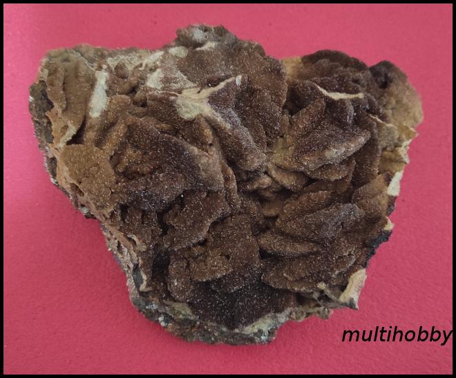 Mineral - Calcita frunza cu 
Siderit 
Galena si 
Pirita