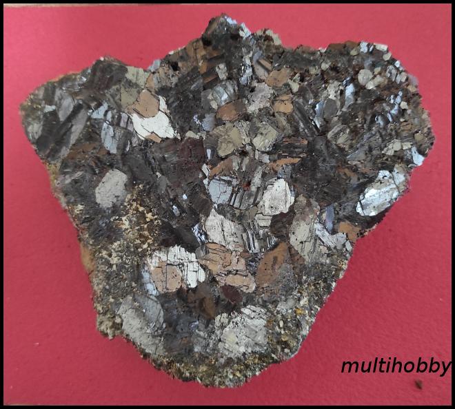 Mineral - Calcita frunza cu
Siderit
Galena si
Pirita