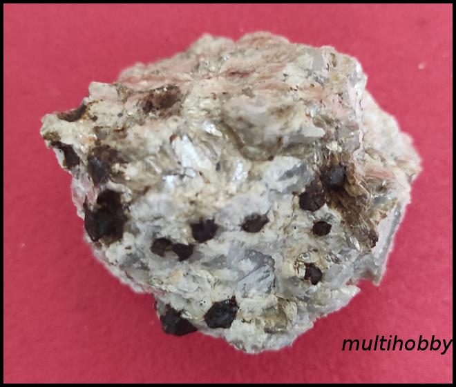 Mineral - Granat in matrice