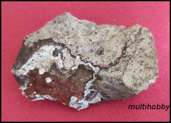 Mineral - Calcedonie in 
Riolit