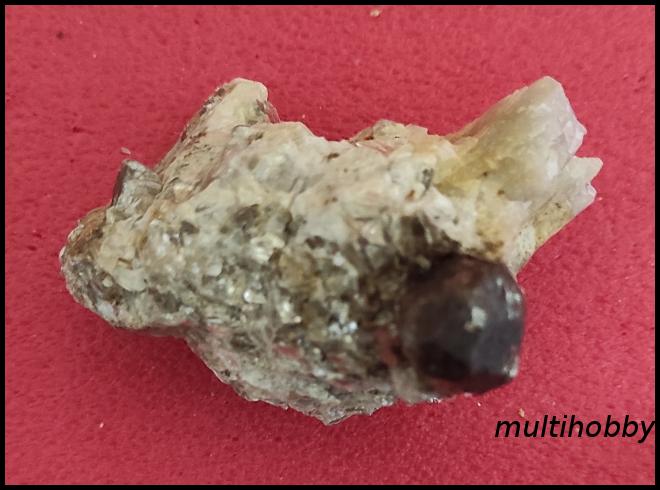 Mineral - Granat in matrice