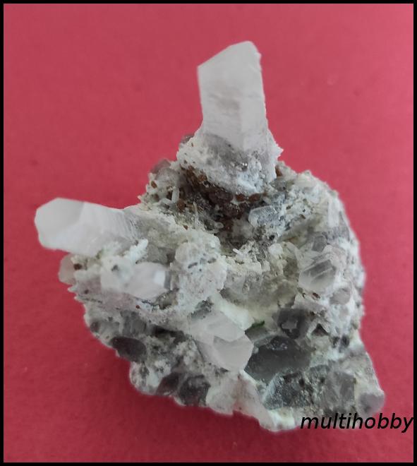 Mineral - Cuart cu 
Calcita si 
Pirita