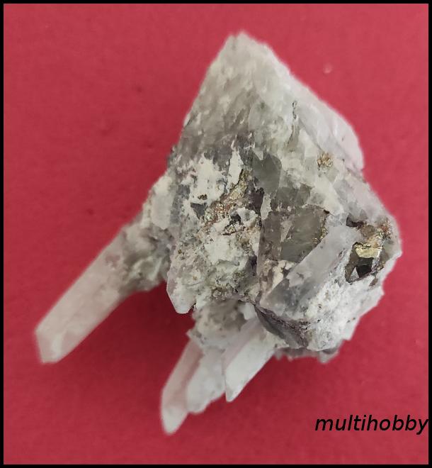 Mineral - Cuart cu 
Calcita si
Pirita