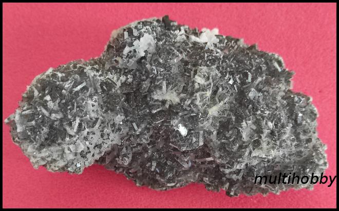 Mineral - Barita
Cuart
Calcita
acoperite cu
Jeamsonit
Plubozit
Bulangerit