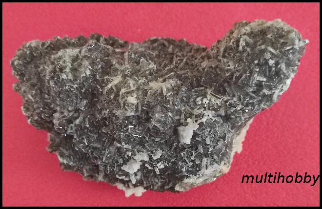Mineral - Barita
Cuart
Calcita
acoperite cu
Jeamsonit
Plubozit
Bulangerit